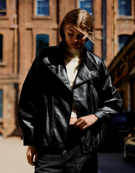 Bershka Куртка из искусственной кожи со сборкой на талии купить с доставкой.
