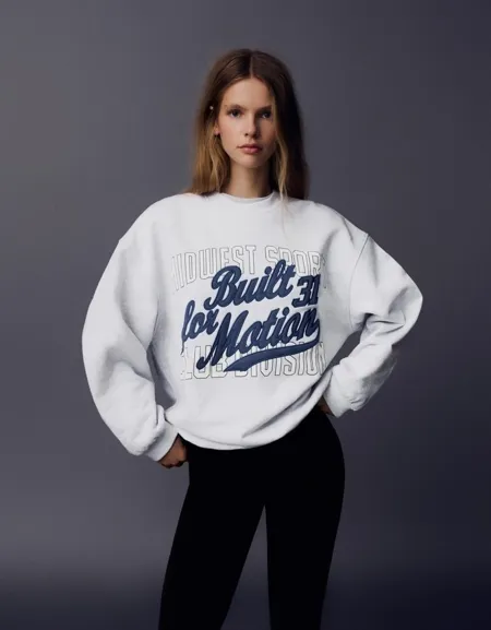 Bershka Толстовка оверсайз с круглым вырезом и принтом