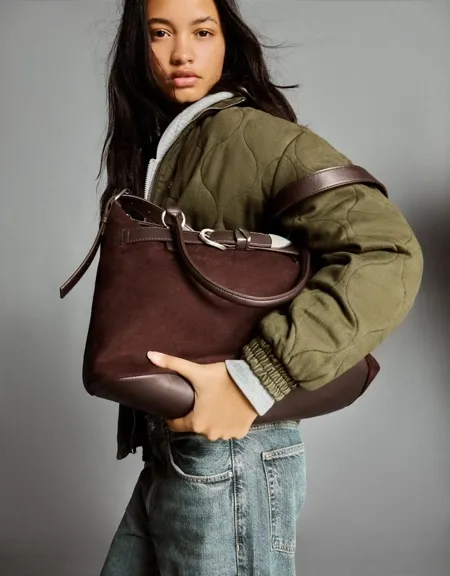 Bershka Сумка из искусственной замши с пряжкой