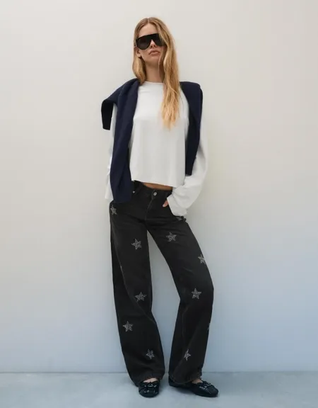 Bershka Джинсы прямые с низкой посадкой, со звездами и блеском