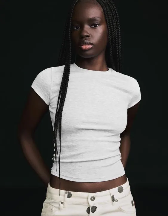 Футболка с круглым вырезом