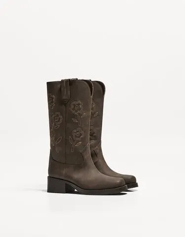 EMBROIDERED FLAT COWBOY BOOTS