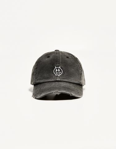 Ripped cap with embroidery