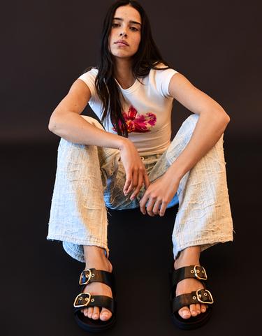 Bershka Кожаные босоножки на плоской подошве с пряжками