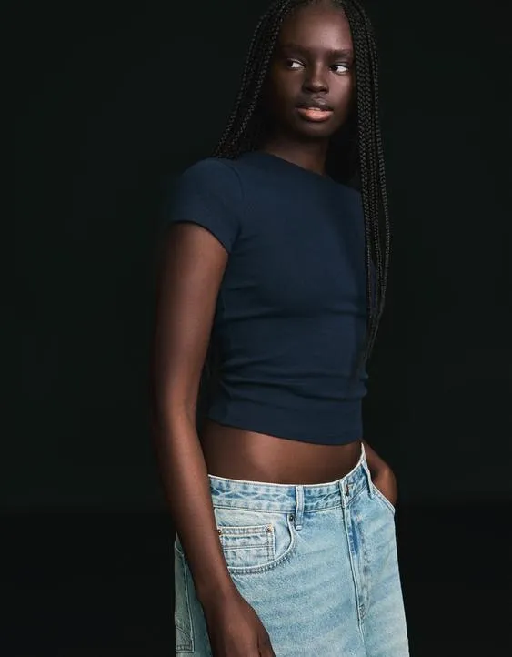 Футболка с круглым вырезом и короткими рукавами- Заказать в России