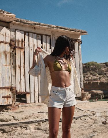 Bershka Шорты объемного кроя с декоративными заклепками