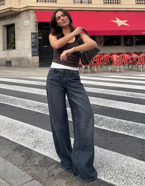 Джинсы с широкими штанинами и поясом на запахе