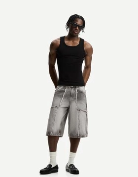 Bershka Джинсовые шорты свободного кроя с бахромой