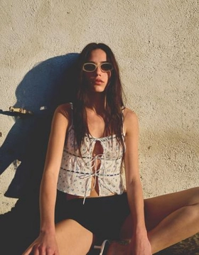 Bershka Топ с принтом, кружевом и завязками купить с доставкой.