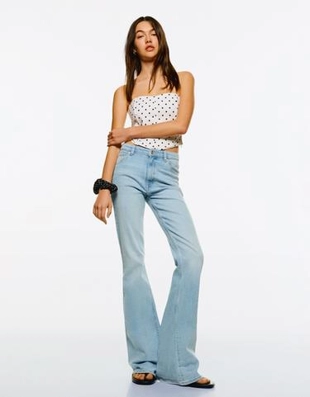 Bershka Расклешенные джинсы купить с доставкой.