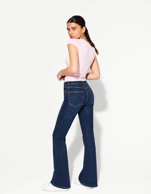 Bershka Расклешенные джинсы купить с доставкой.