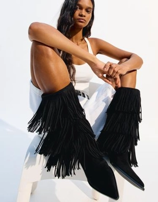 Bershka Сапоги на среднем тонком каблуке с бахромой