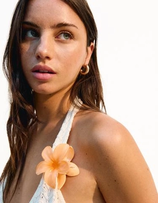 Bershka Набор из 2 заколок для волос “цветы”