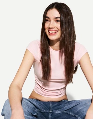 Bershka Футболка с короткими рукавами и сборками по бокам купить с доставкой.