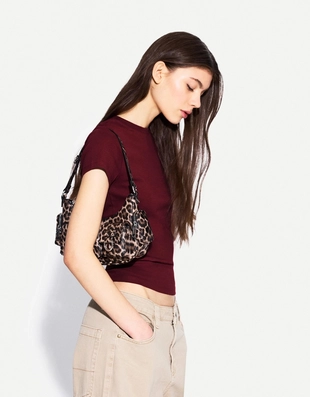 Футболка с круглым вырезом- Заказать в России