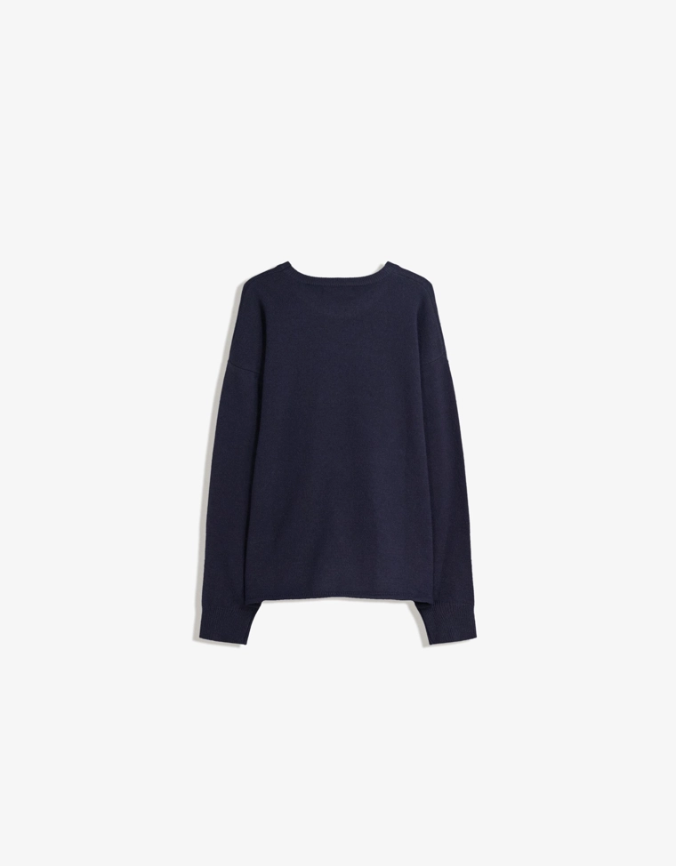 Свитер с круглым вырезом