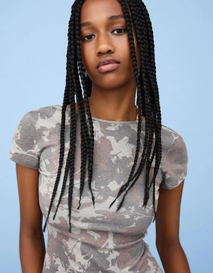 Футболка с короткими рукавами и принтом- Заказать в России