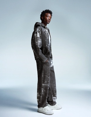 Black|5339/335 - Bershka Джинсы очень свободного кроя с принтом