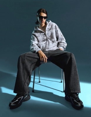 Укороченная толстовка на молнии с принтом- Заказать в России