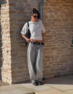 Джинсы с широкими штанинами и низкой посадкой- Заказать в России