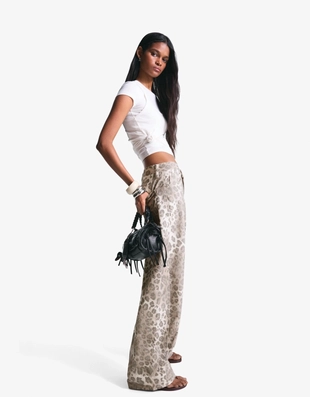 Брюки BARREL с анималистическим принтом- Заказать в России