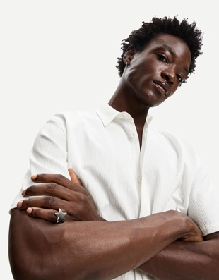 Рубашка из плиссированной ткани с короткими рукавами- Заказать в России