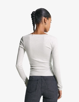 Футболка с длинными рукавами и V-образным вырезом- Заказать в России