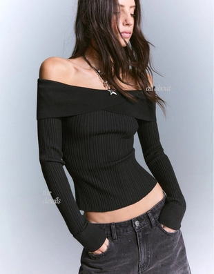 Фактурный свитер с открытыми плечами- Заказать в России