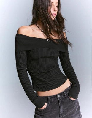 Фактурный свитер с открытыми плечами- Заказать в России