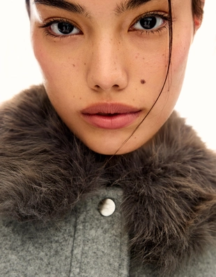 Куртка мягкая в стиле TRUCKER с меховым воротником- Заказать в России