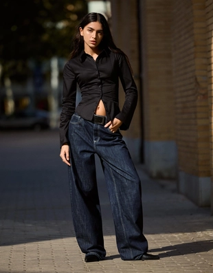 Рубашка облегающего кроя с расклешенными рукавами- Заказать в России