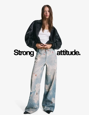 Широкие джинсы с принтом- Заказать в России