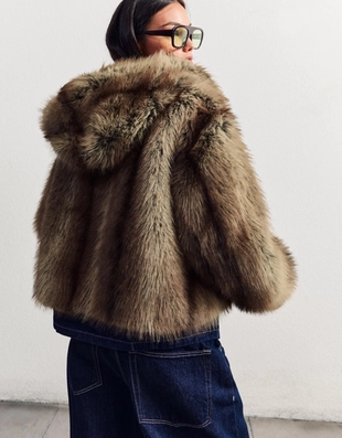 Brown|6635/407 - Bershka Куртка из искусственного меха с капюшоном