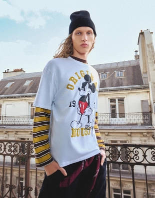 Футболка с короткими рукавами и принтом «микки маус»- Заказать в России