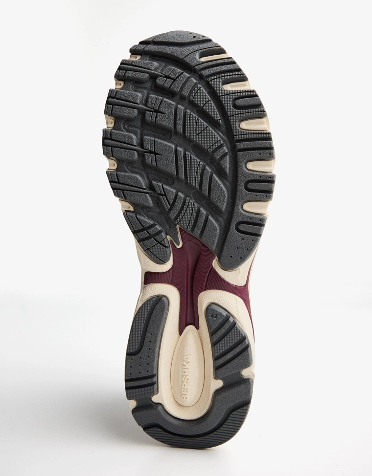 Кроссовки со вставками