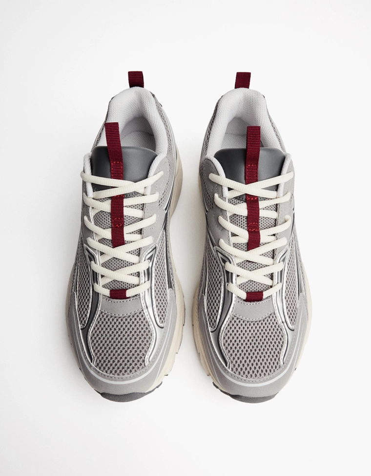 Кроссовки со вставками