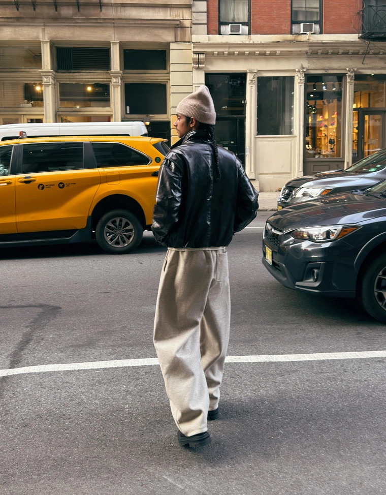 Брюки с рукавами-фонариками, защипами и вставками из ткани