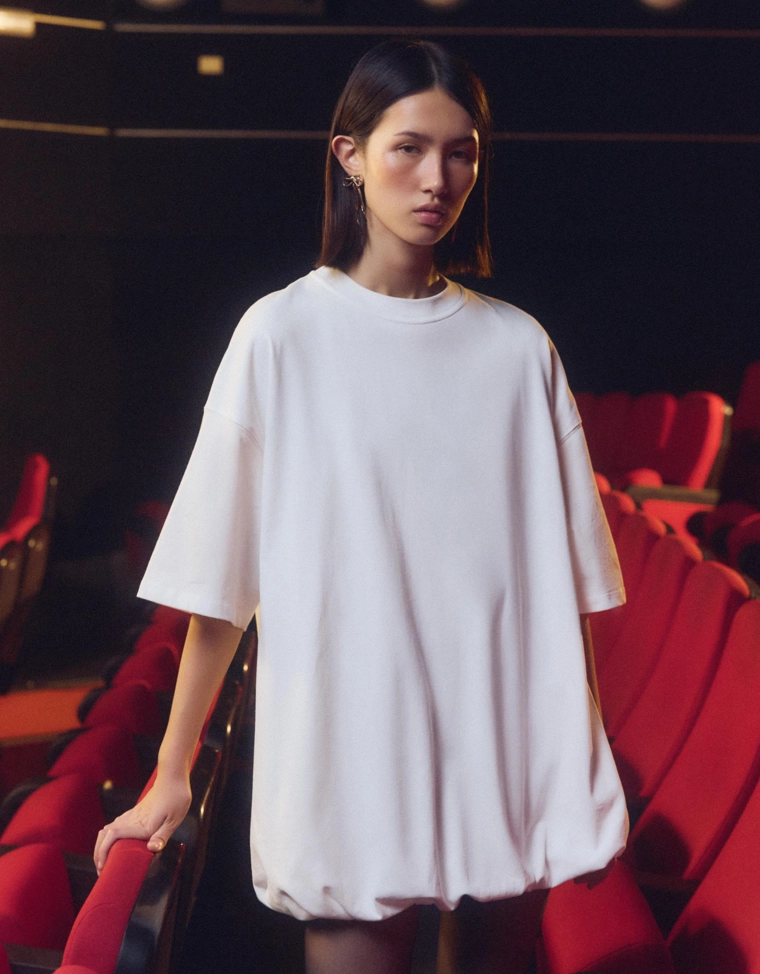 Платье-футболка оверсайз в форме шара