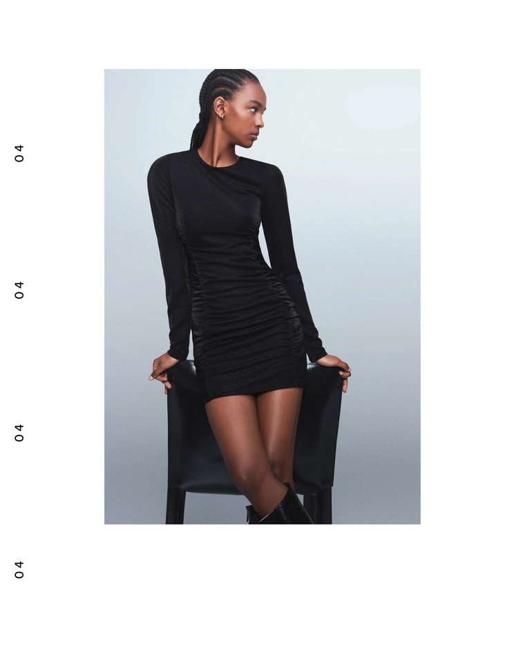 Мини-платье с длинными рукавами, сборками и блестящим эффектом