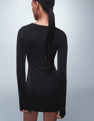 Мини-платье с длинными рукавами, сборками и блестящим эффектом- Заказать в России