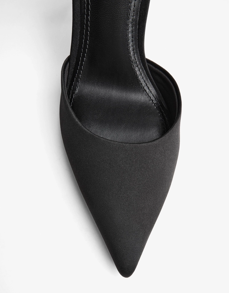 Туфли на каблуке с цветком