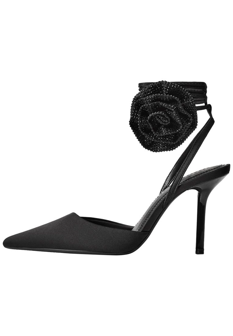 Туфли на каблуке с цветком