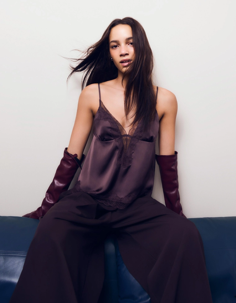 Топ из сатина на бретелях, асимметричный, с кружевом