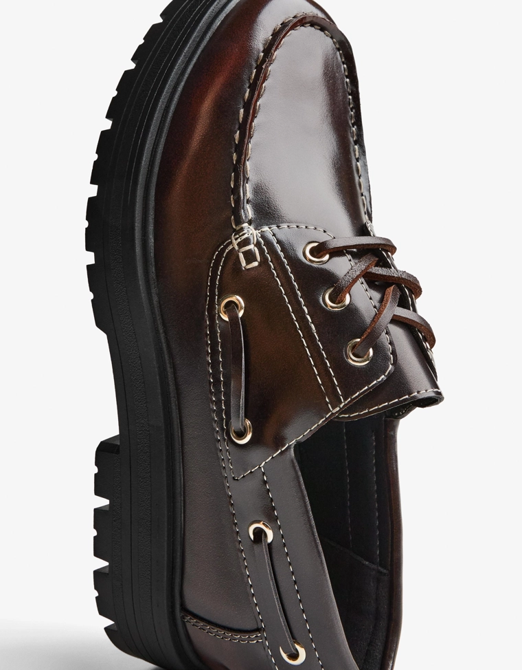 Топсайдеры с брашированным эффектом