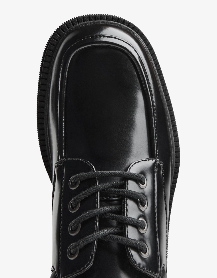 Классические туфли с простроченным носом