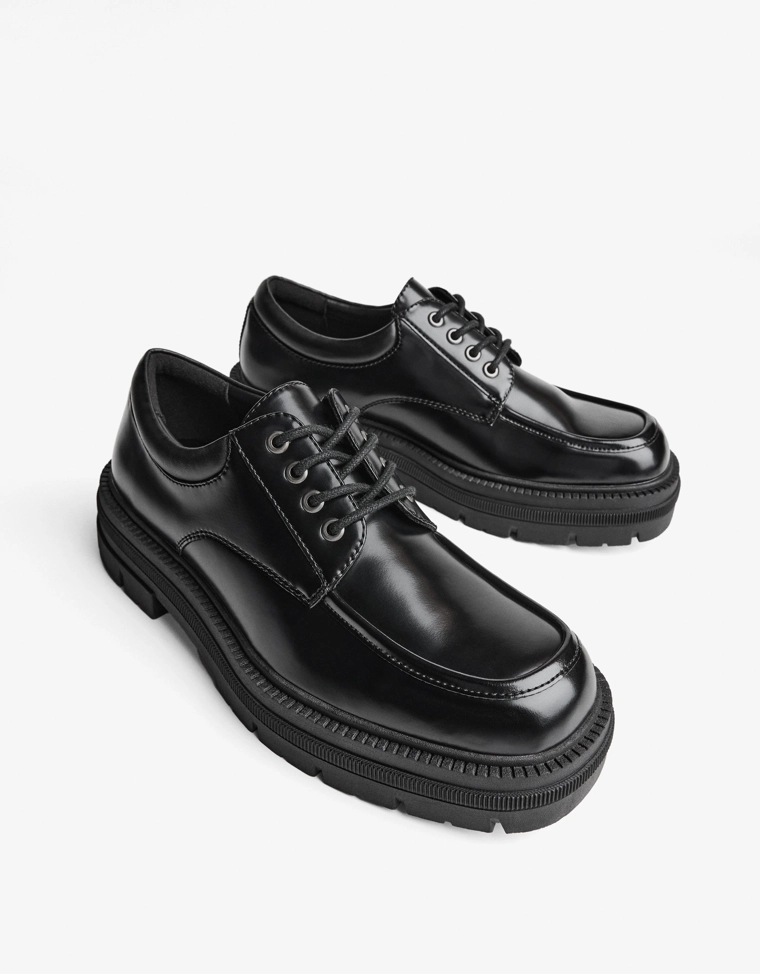 Классические туфли с простроченным носом