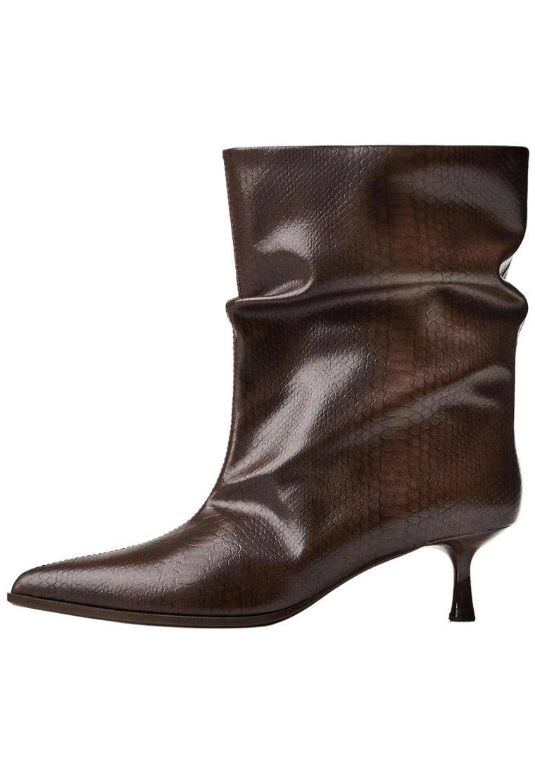 Ботильоны с облегающим голенищем на тонком каблуке