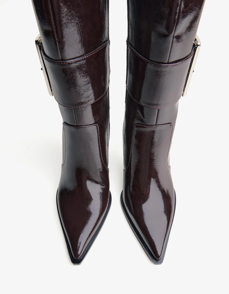 Сапоги на каблуке с пряжкой