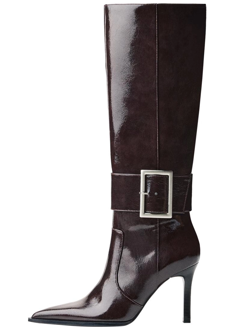 Сапоги на каблуке с пряжкой