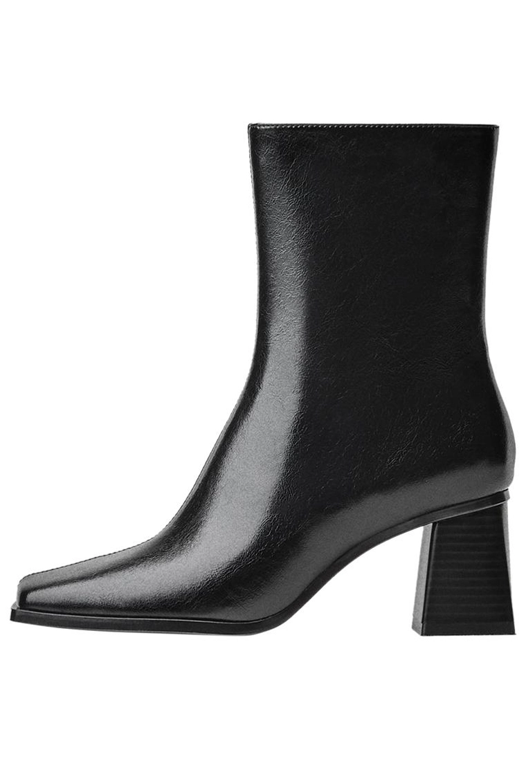 Ботильоны на широком каблуке